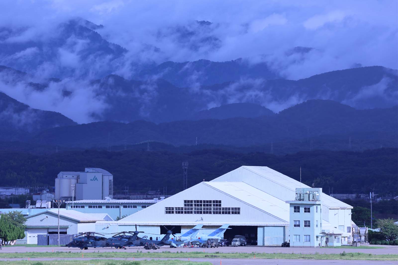 58-4598 & 38-4614 UH-60J 22-3019 & 12-3028 U-125 Komatsu2